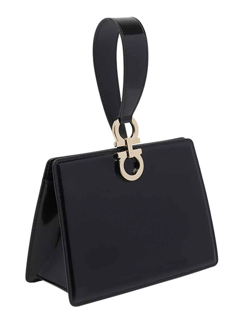 حقائب فيراغامو.. أسود