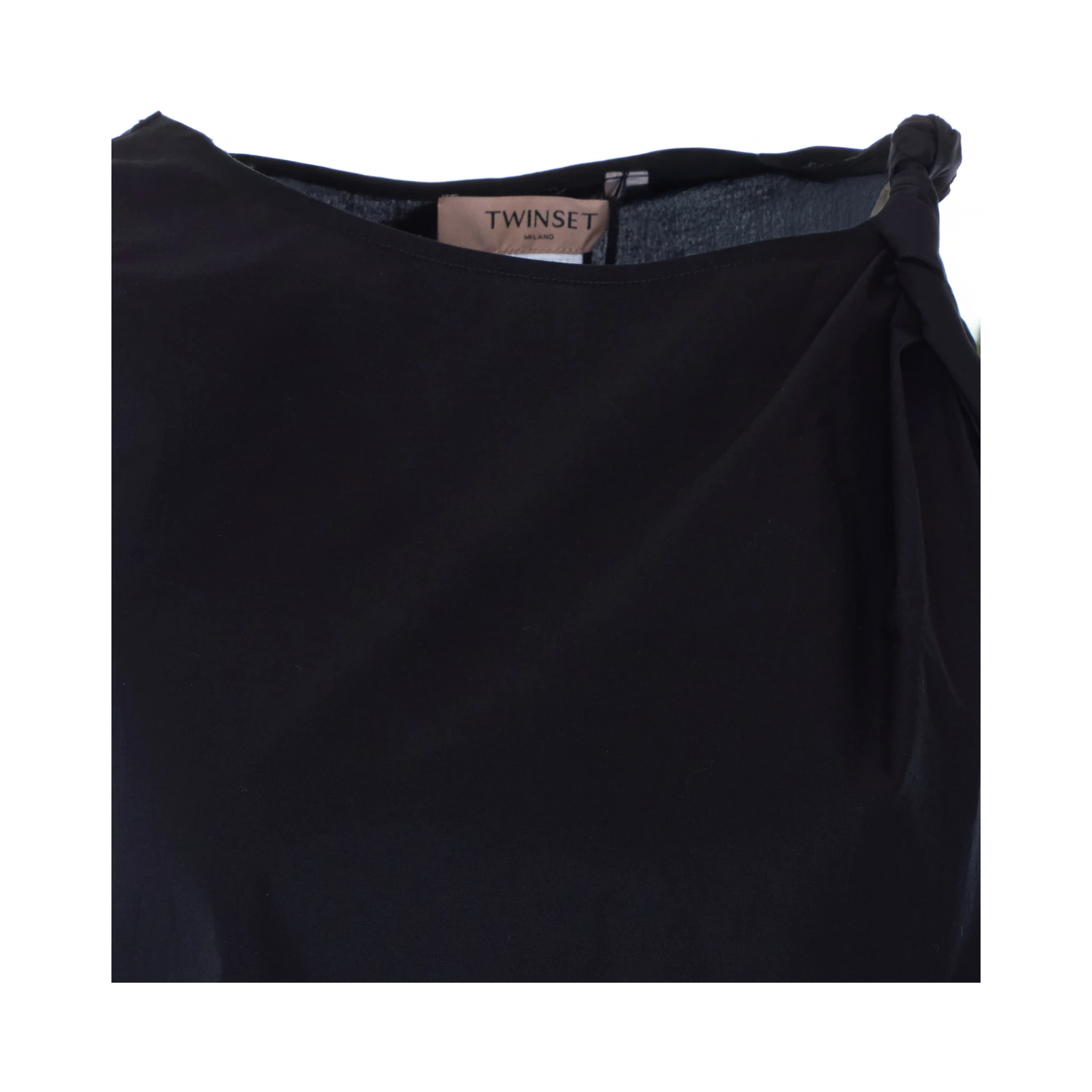 طقم ملابس علوية أسود مكون من قطعتين