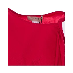 طقم علوي أحمر مكون من قطعتين