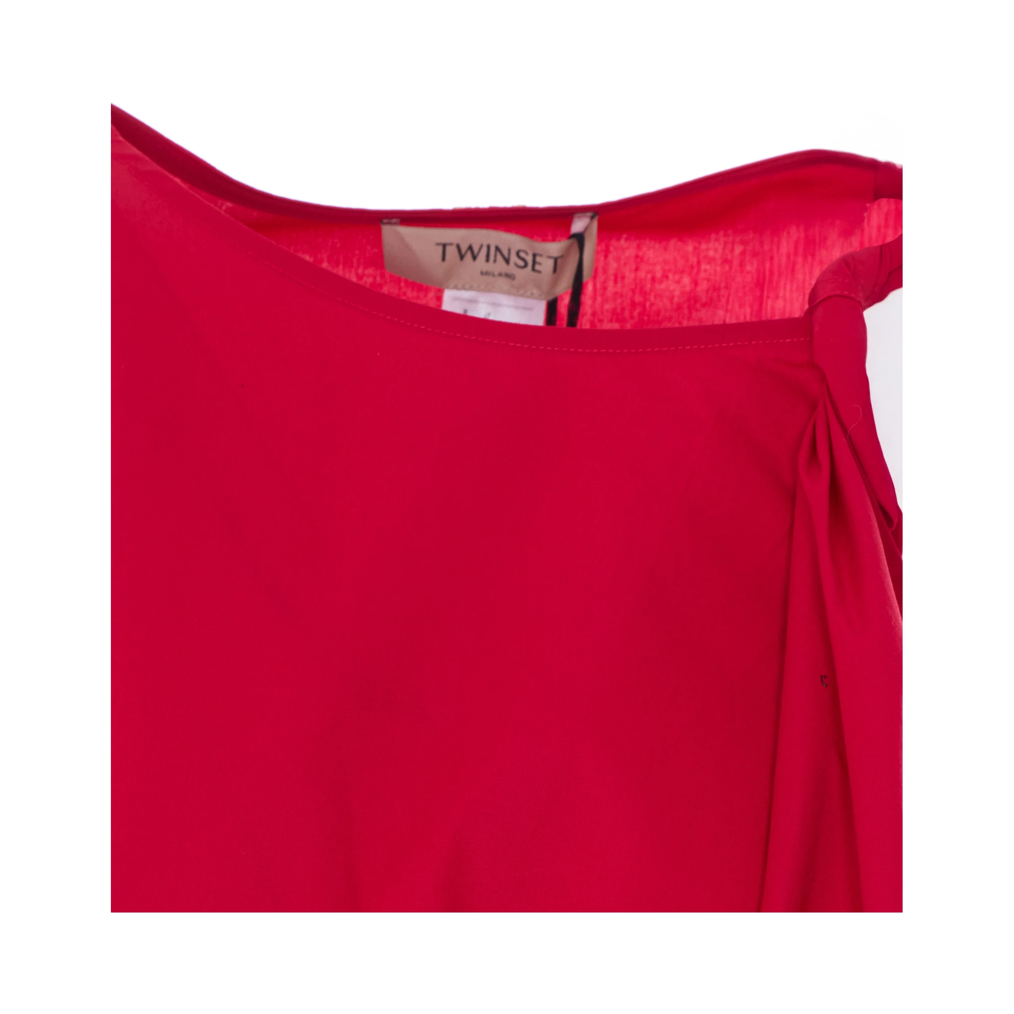 طقم علوي أحمر مكون من قطعتين