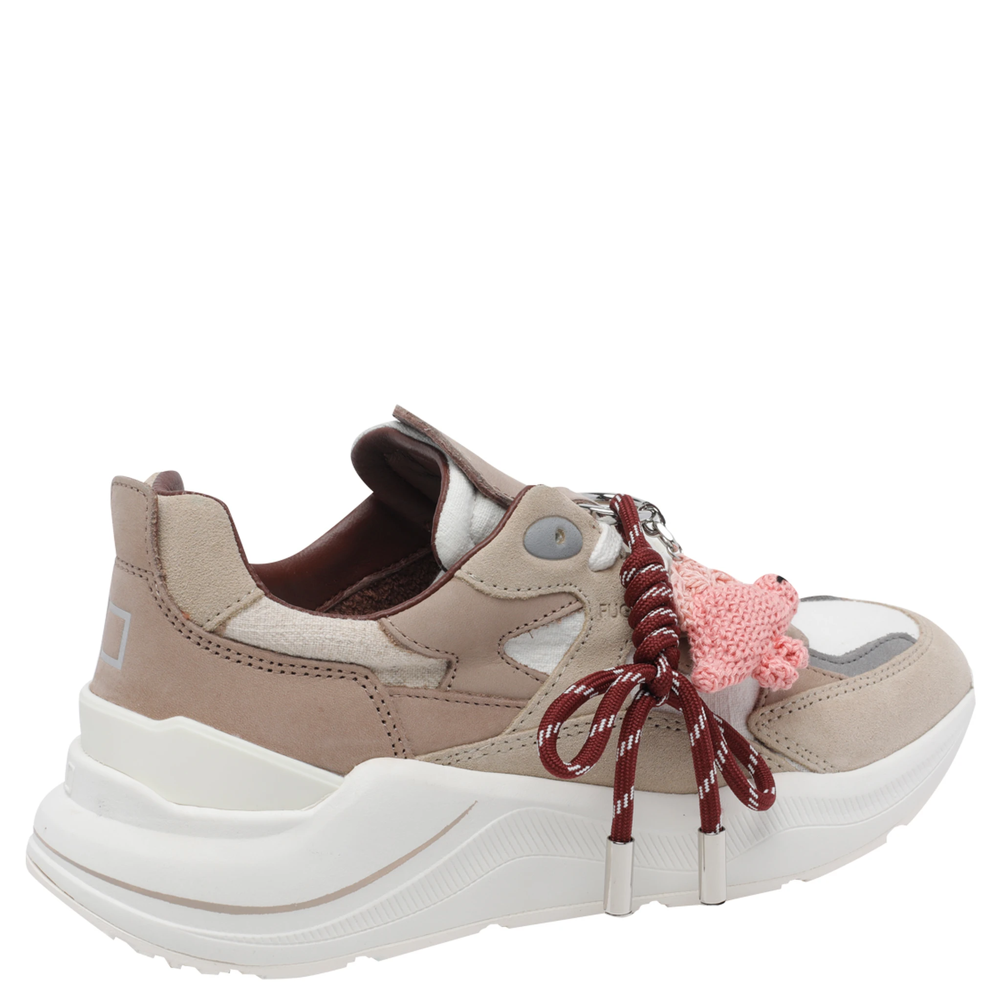 حذاء رياضي أبيض من ديت