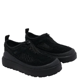 حذاء رياضي أسود من UGG