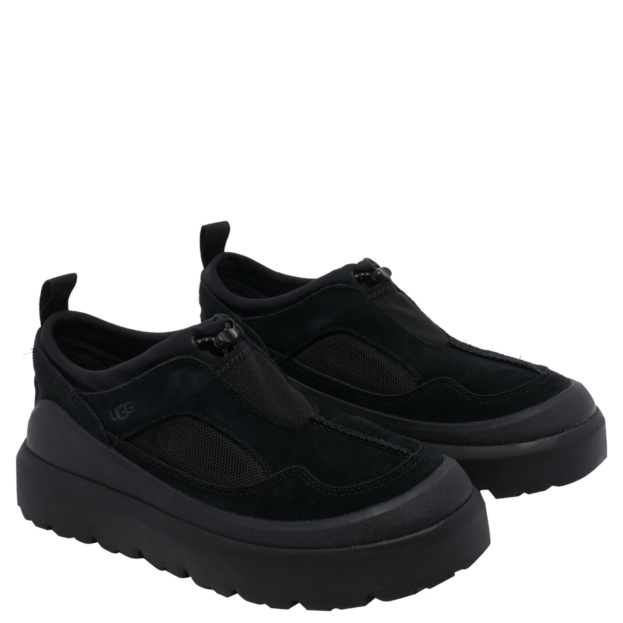 حذاء رياضي أسود من UGG