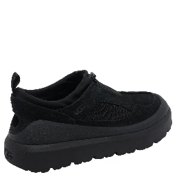 حذاء رياضي أسود من UGG