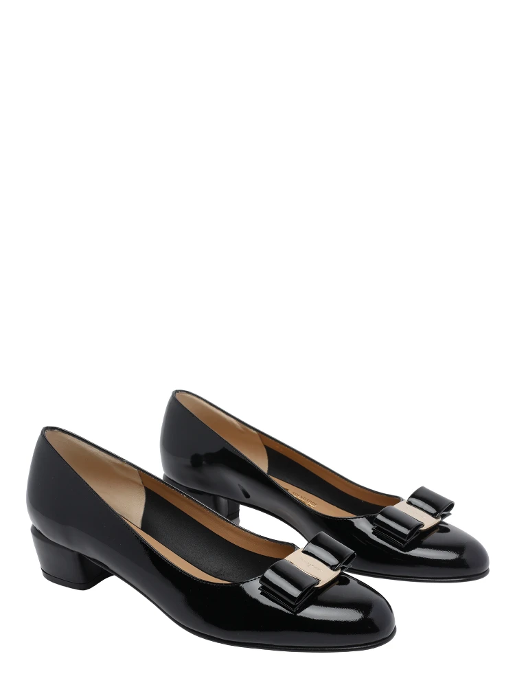 حذاء فيراغامو أسود بكعب alternative