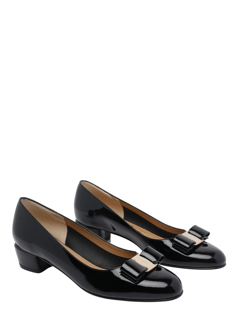 حذاء فيراغامو أسود بكعب