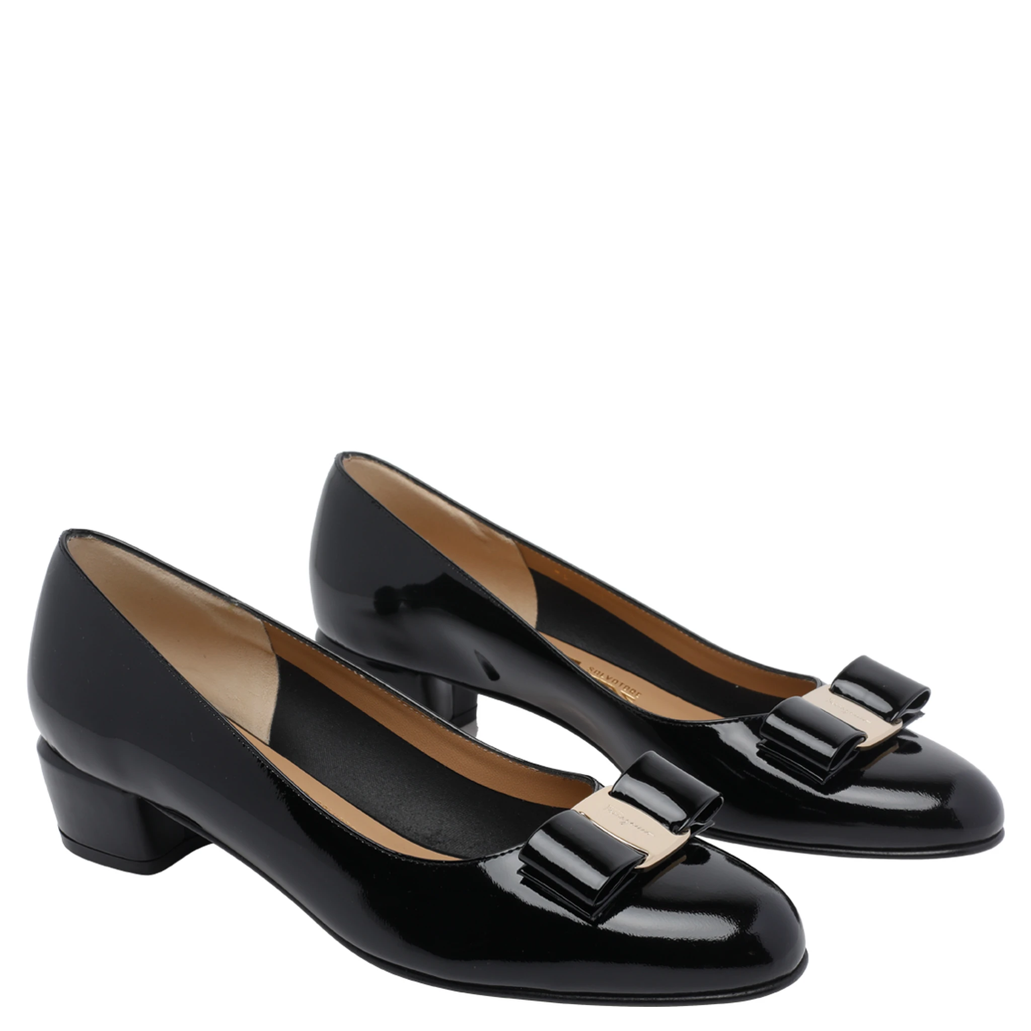 حذاء فيراغامو أسود بكعب