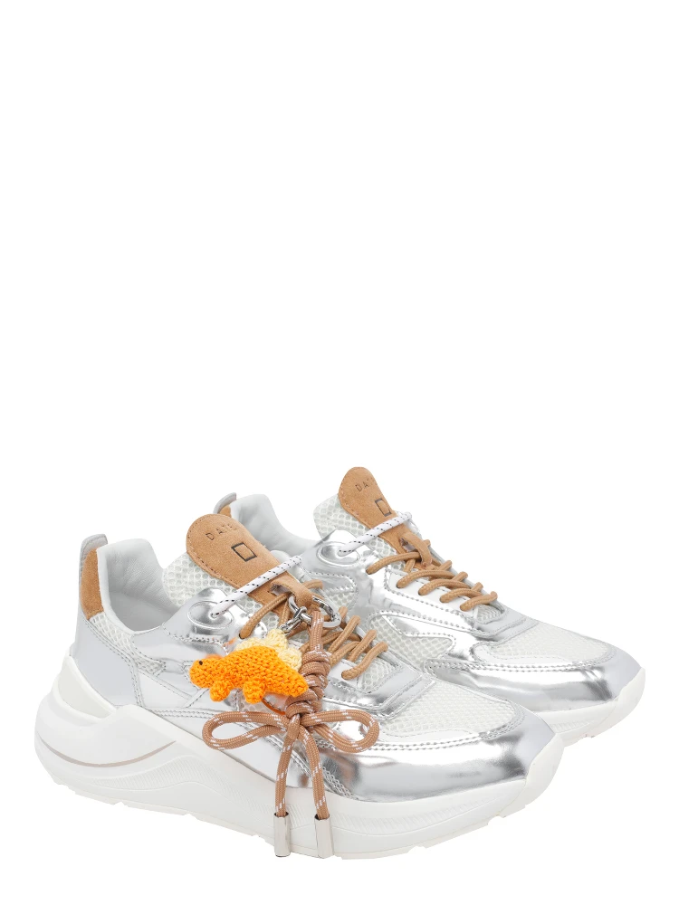 حذاء رياضي فضي من ديت alternative