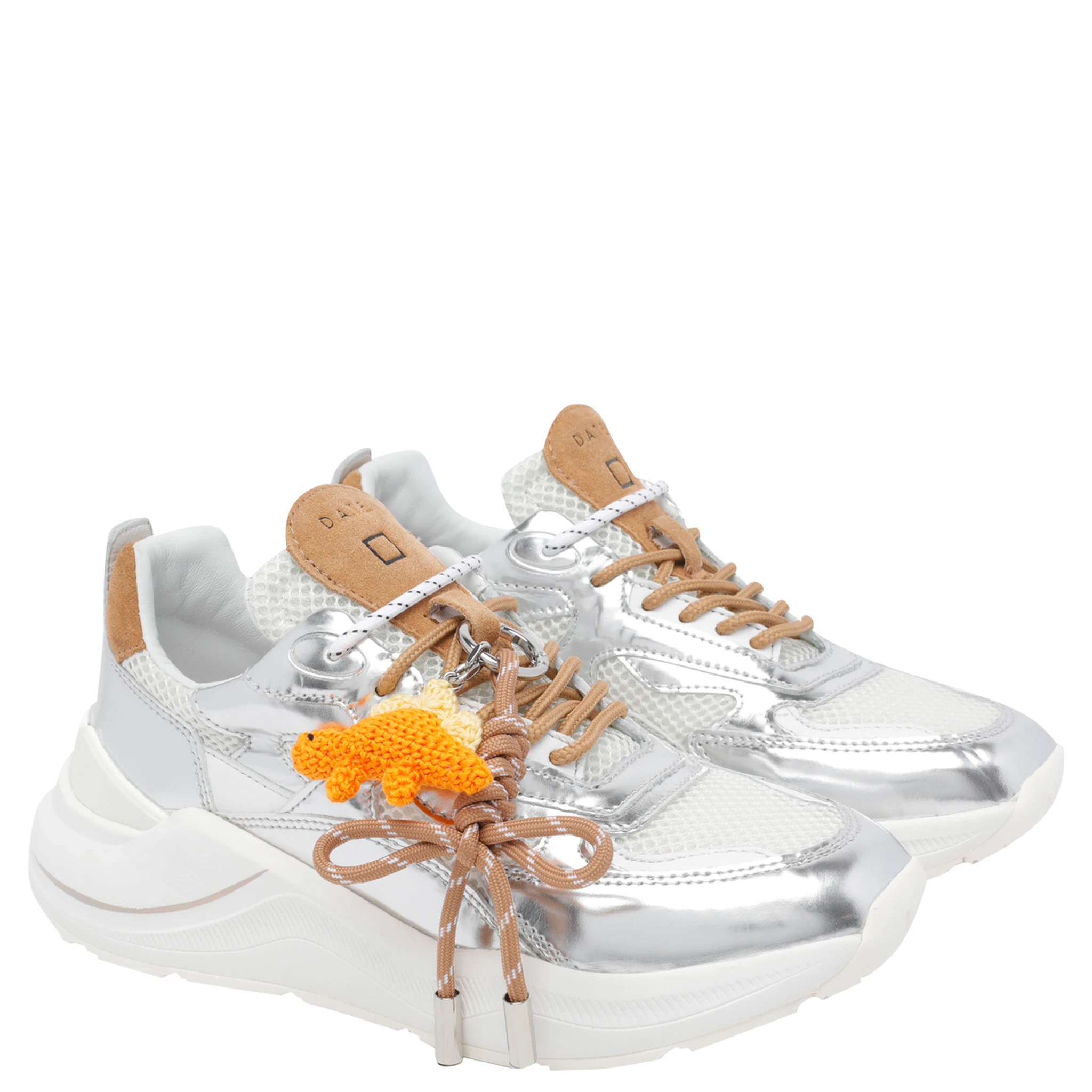 حذاء رياضي فضي من ديت