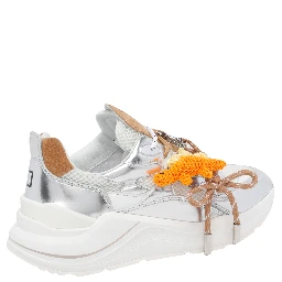 حذاء رياضي فضي من ديت