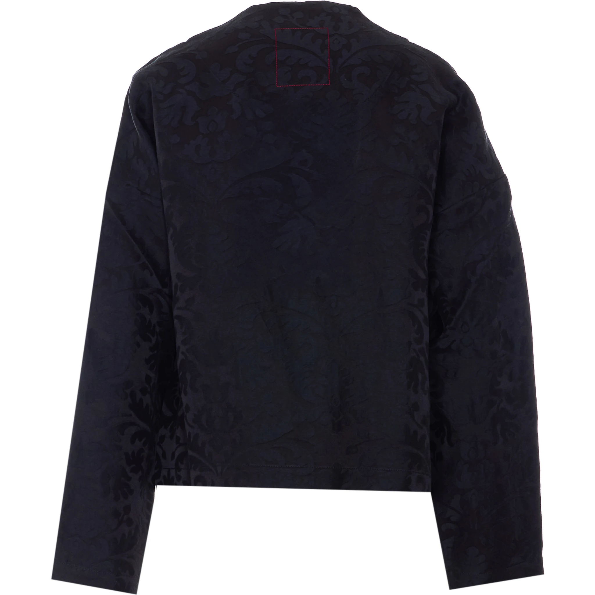 جاكيتات أوما وانغ سوداء