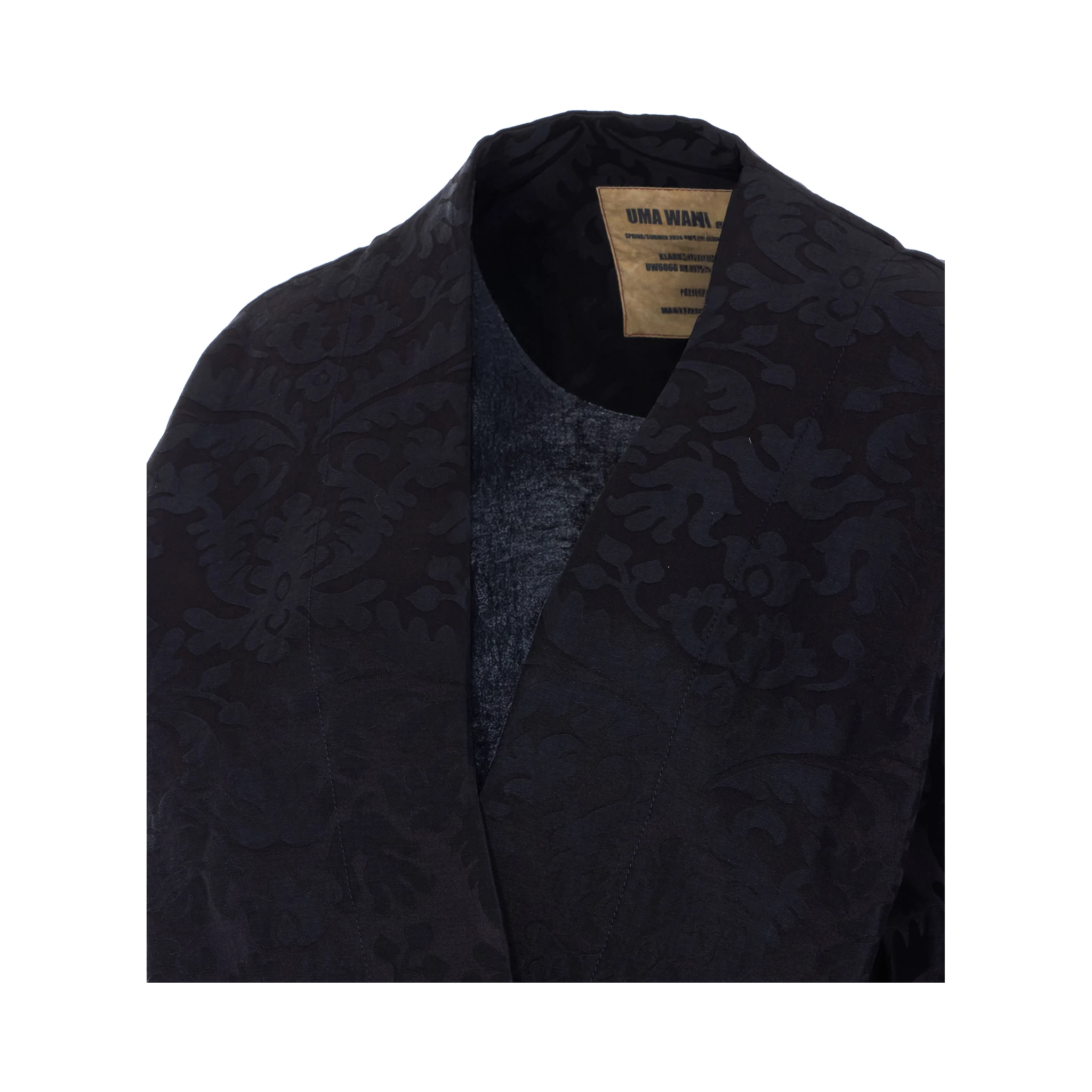 جاكيتات أوما وانغ سوداء