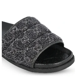 صندل غوتشي أسود