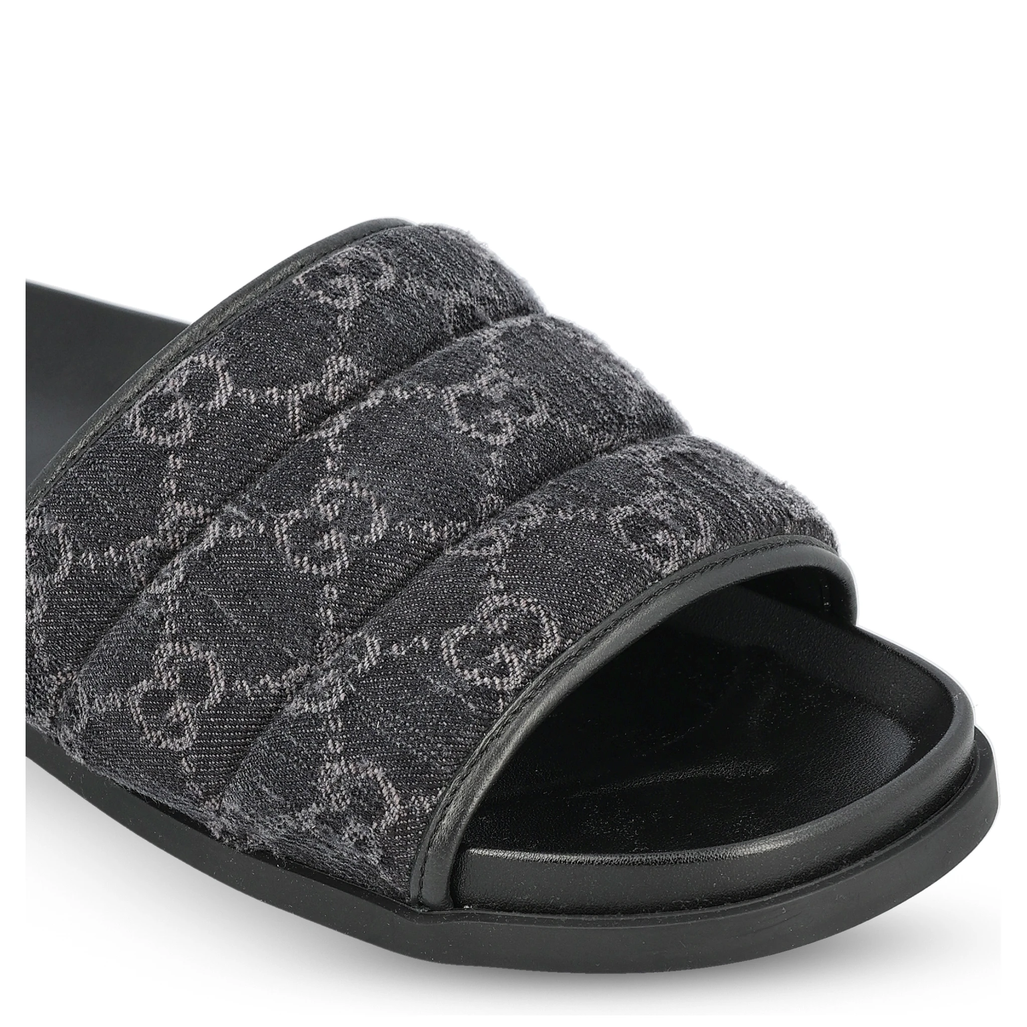 صندل غوتشي أسود