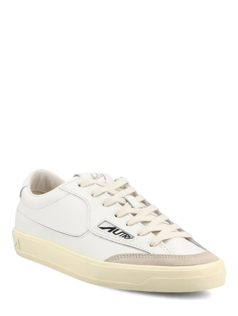 حذاء رياضي أبيض من AUTRY