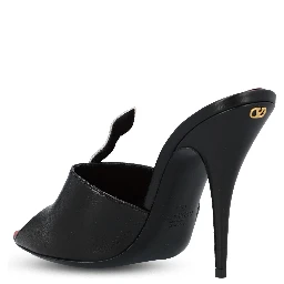 صندل فالنتينو غارافاني أسود