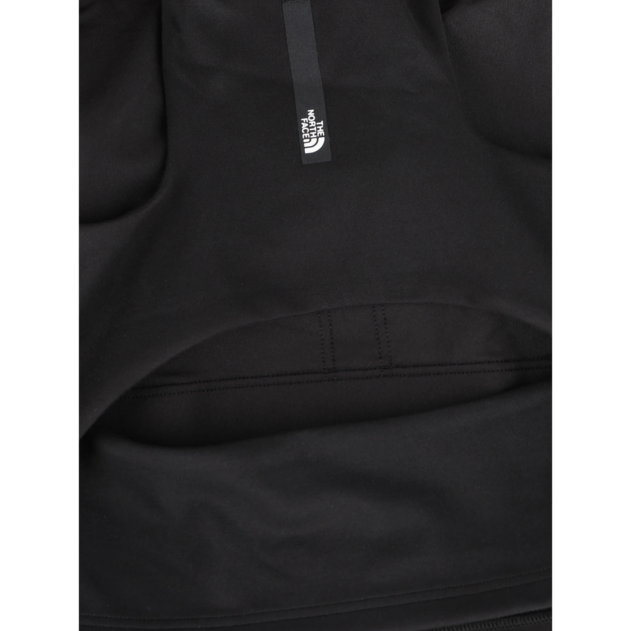 تيشيرت أسود من ذا نورث فيس