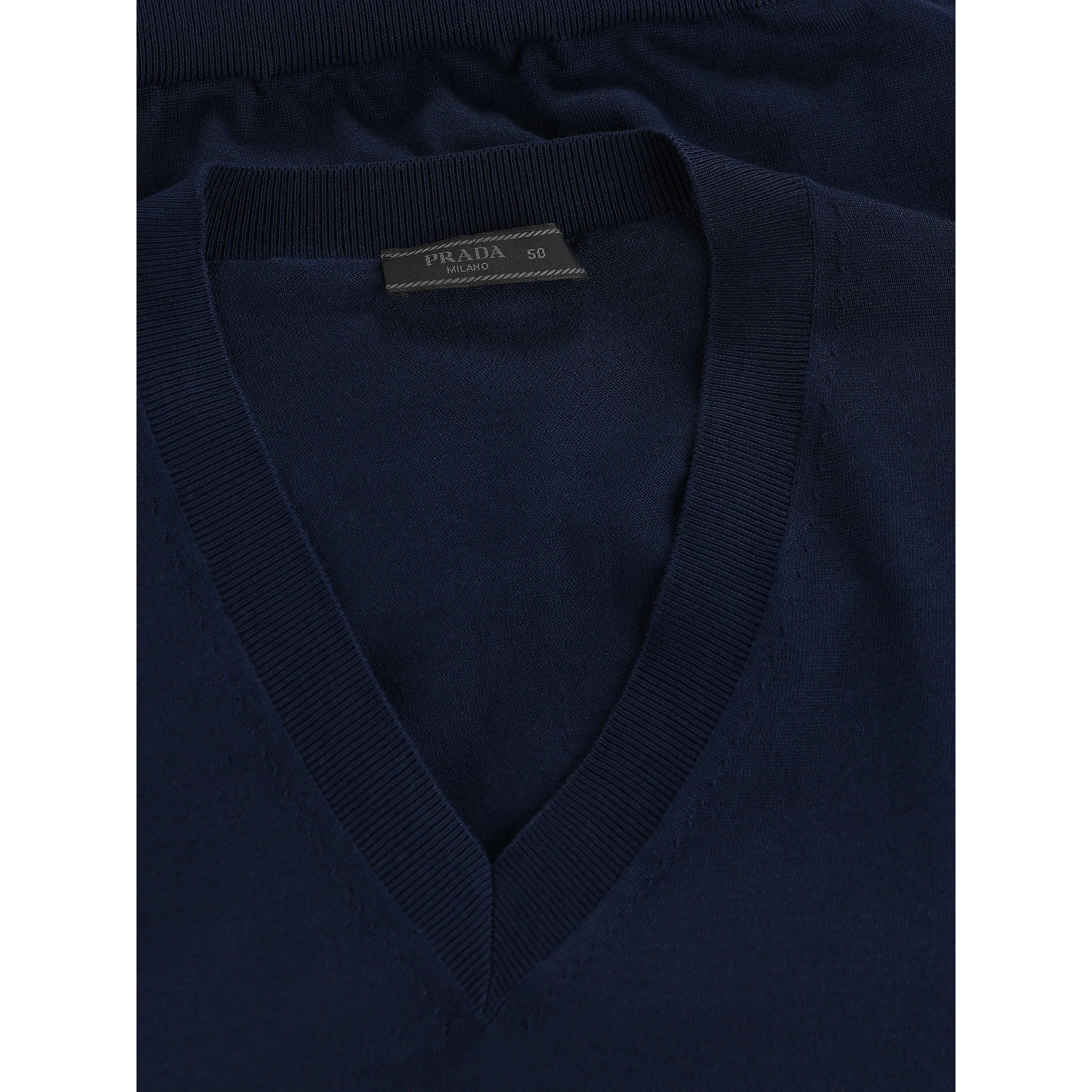 كنزات برادا زرقاء