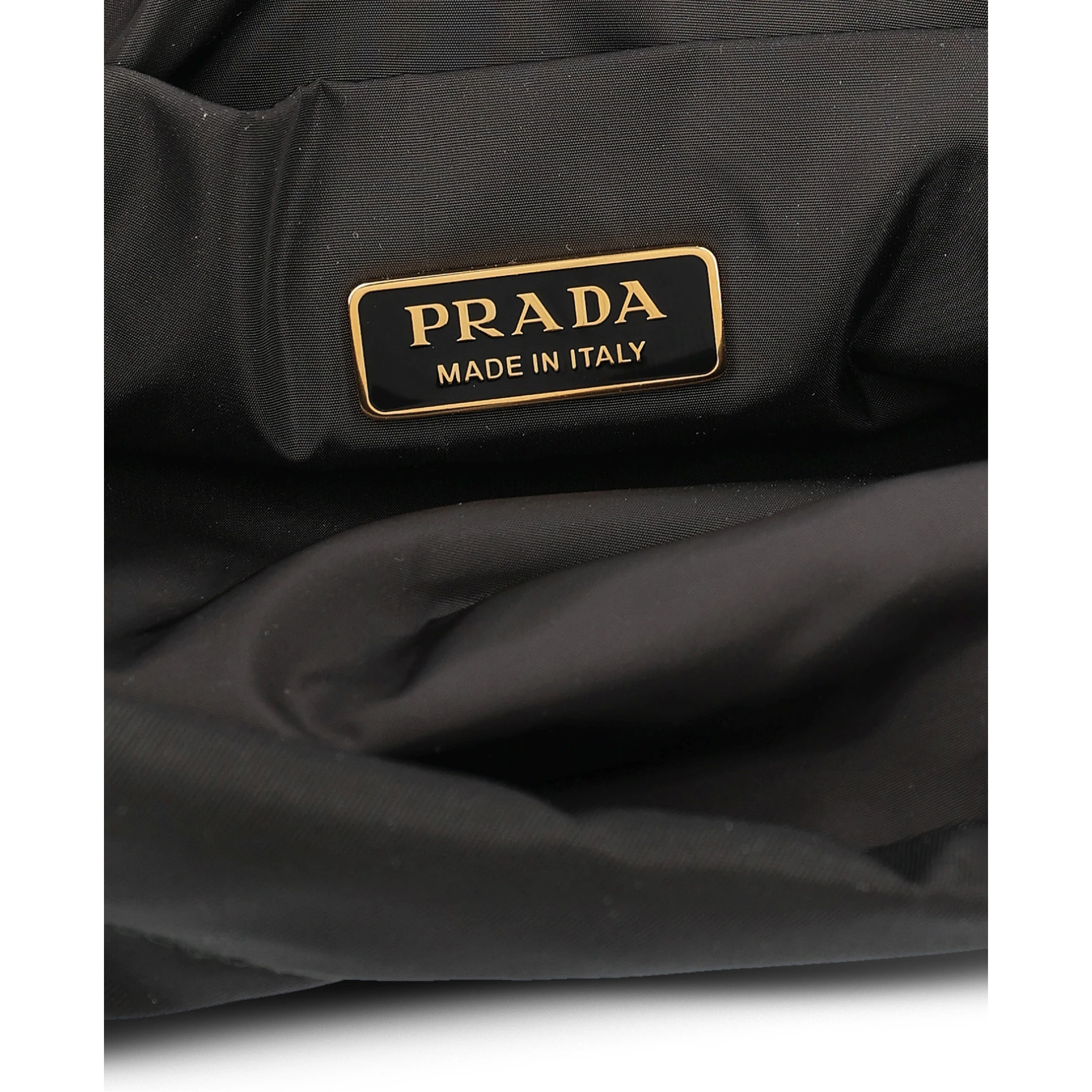 حقائب برادا.. أسود