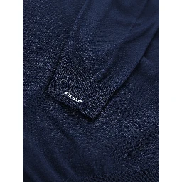 كنزات برادا زرقاء