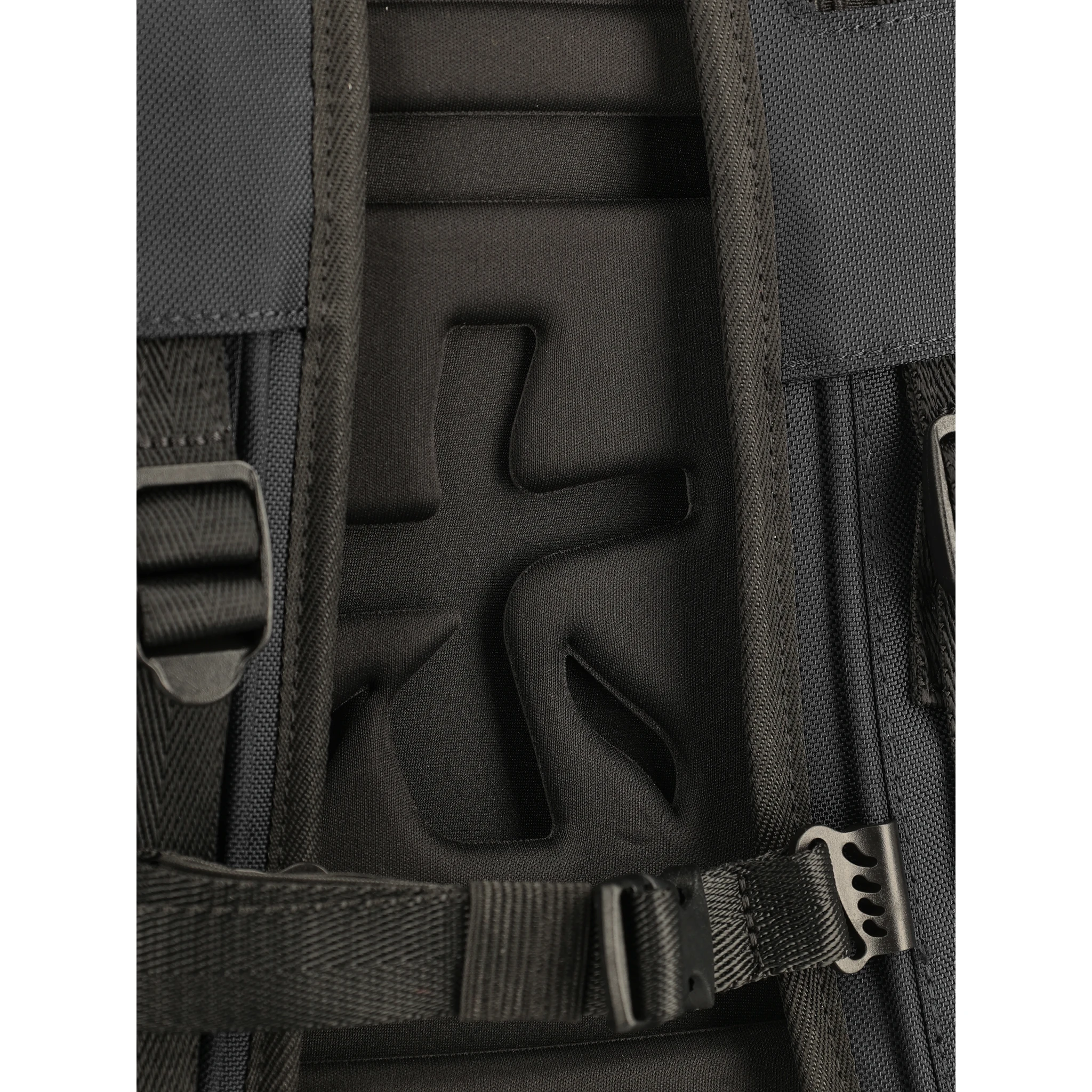 حقائب بريميتا.. أسود