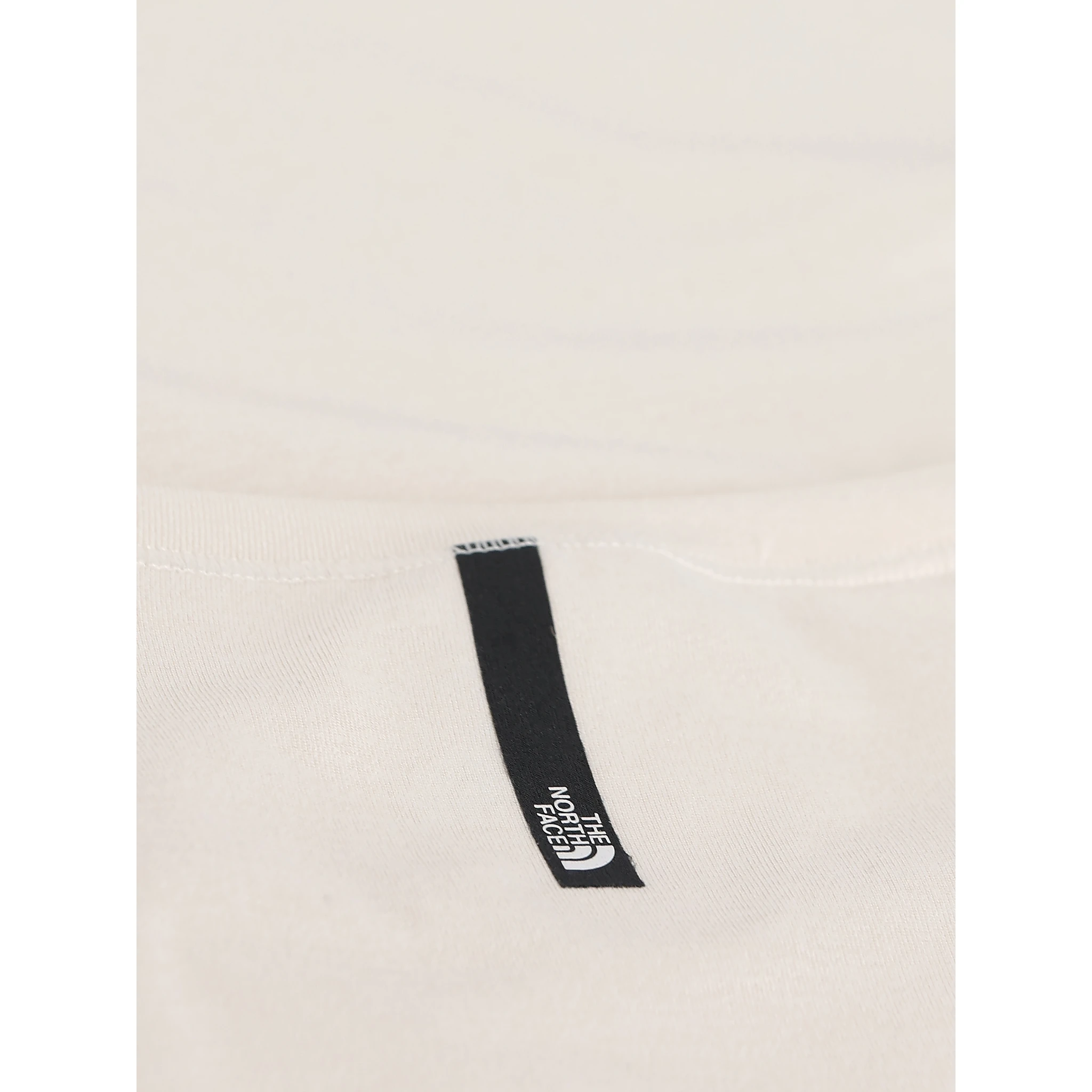 تيشيرتات وبولو من ذا نورث فيس باللون الأبيض