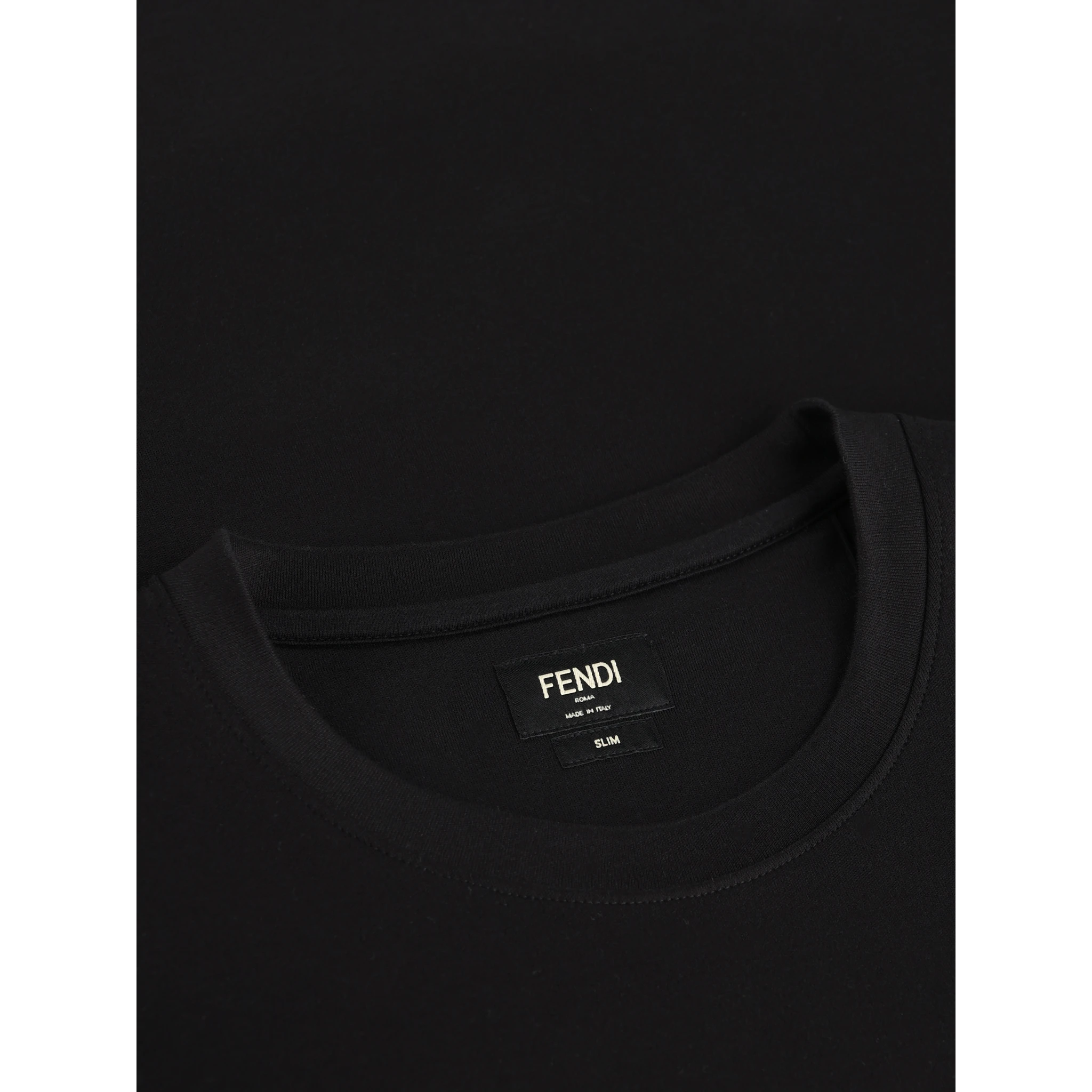 تيشيرتات وبولو من فندي باللون الأسود