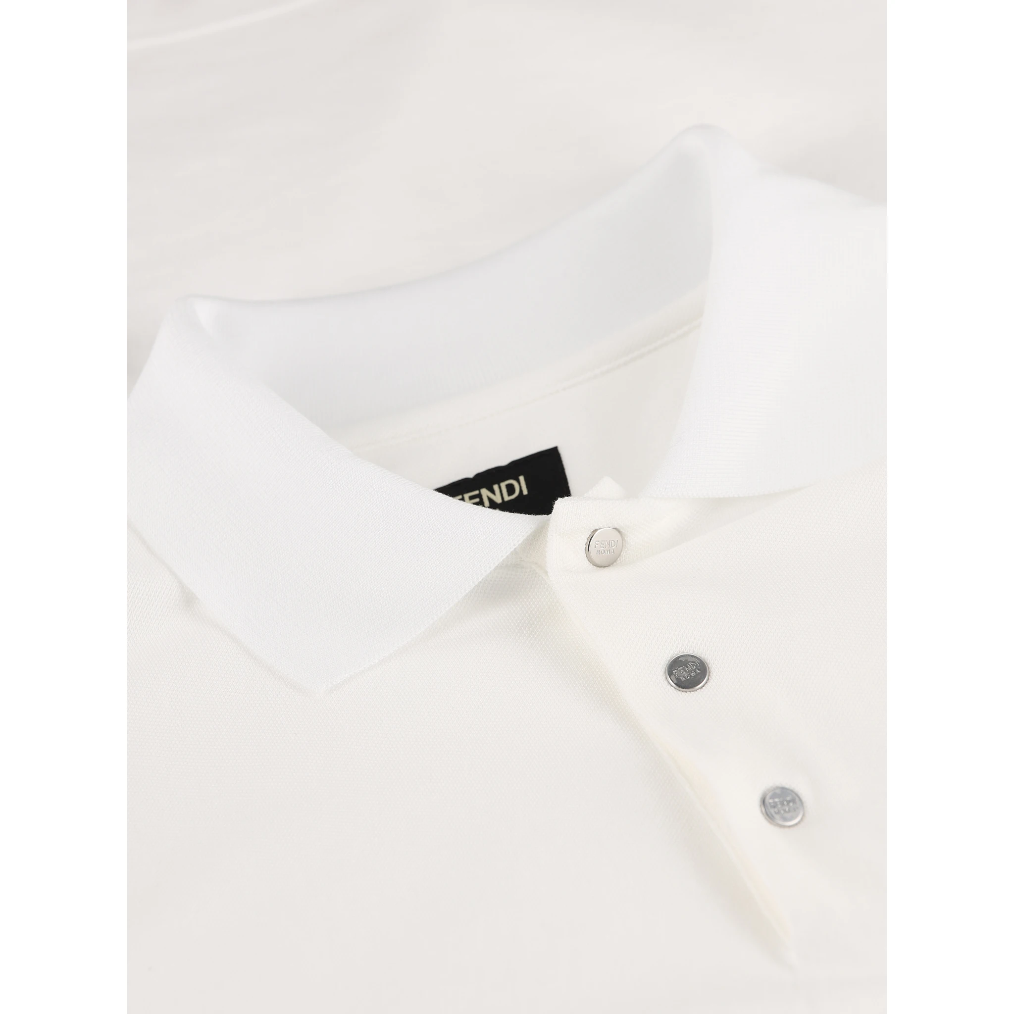 تيشيرتات وبولو من فندي باللون الأبيض