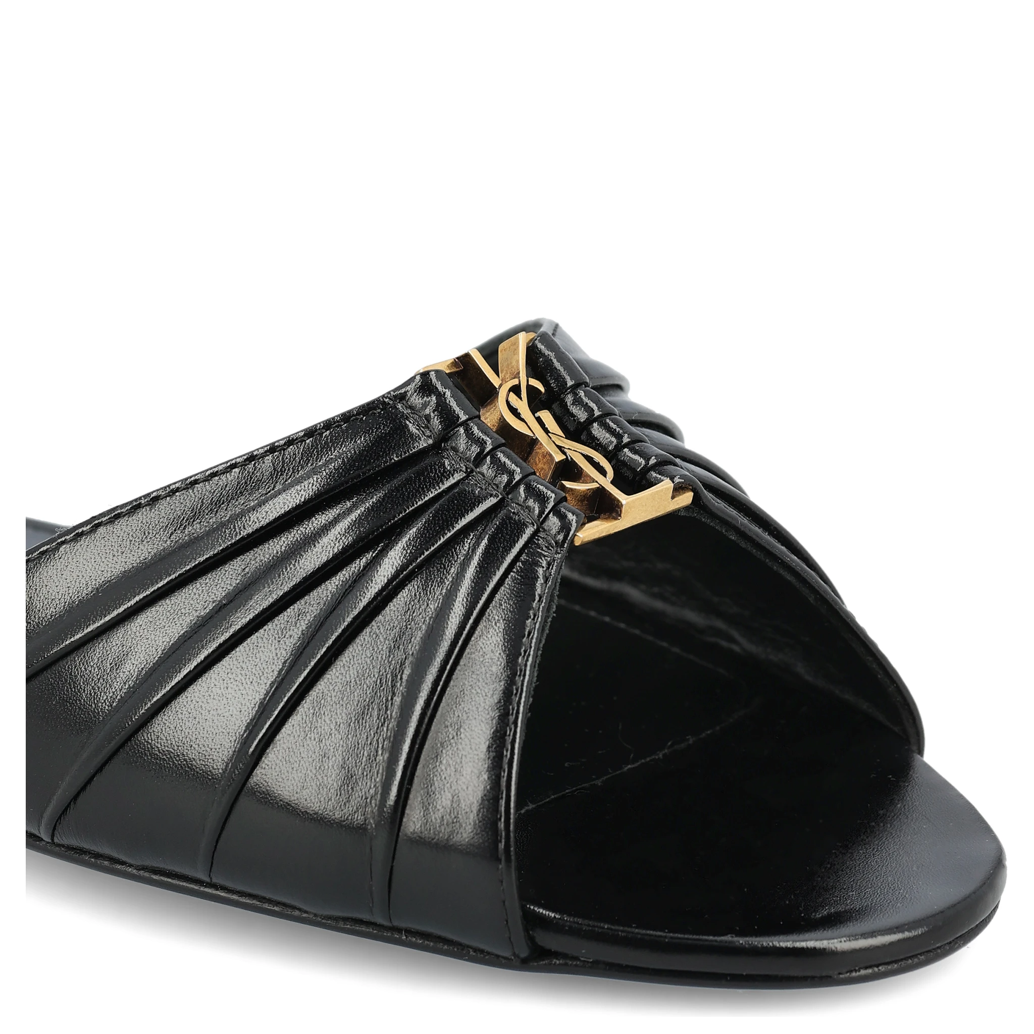 صندل سان لوران أسود