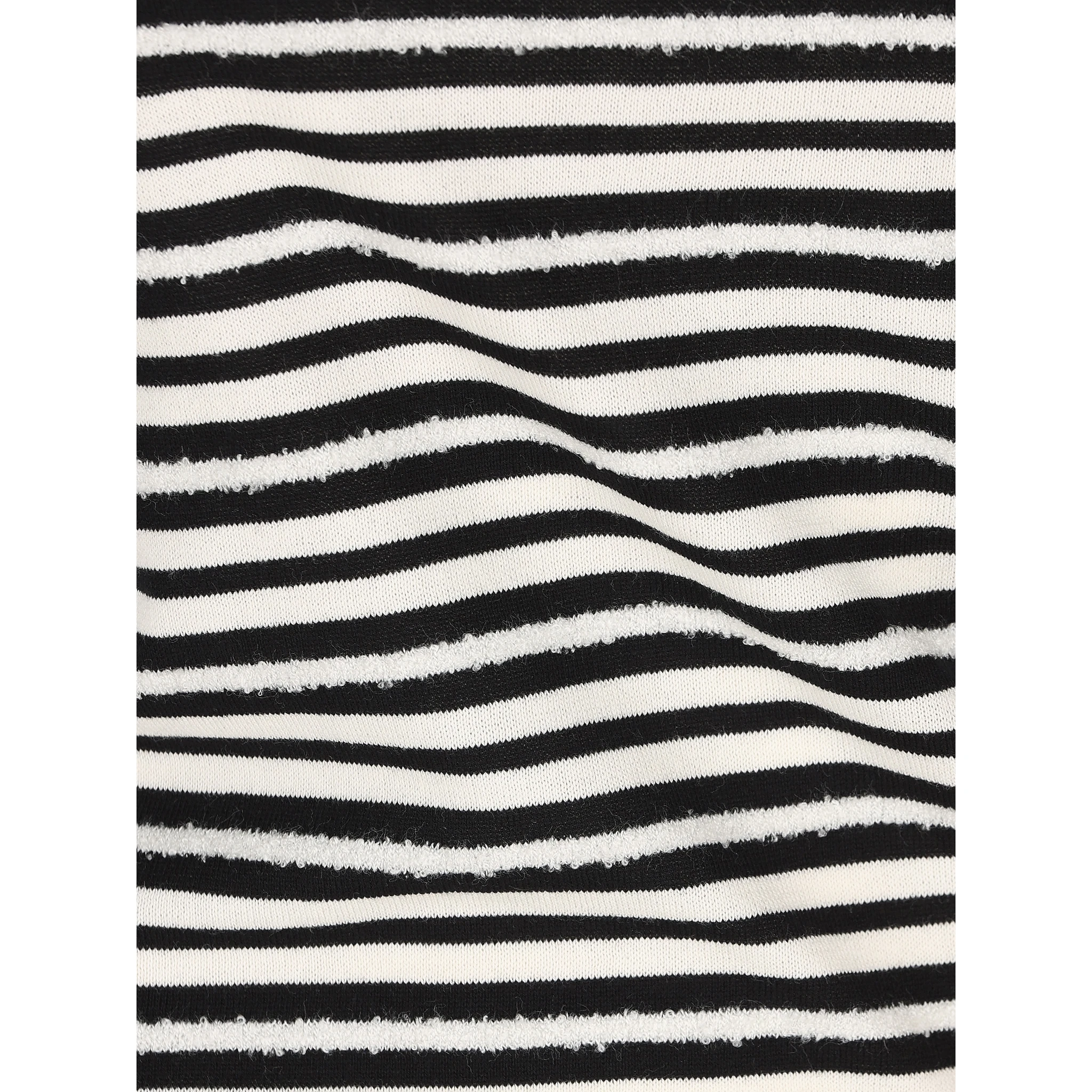 بلوزة سوداء من سان لوران