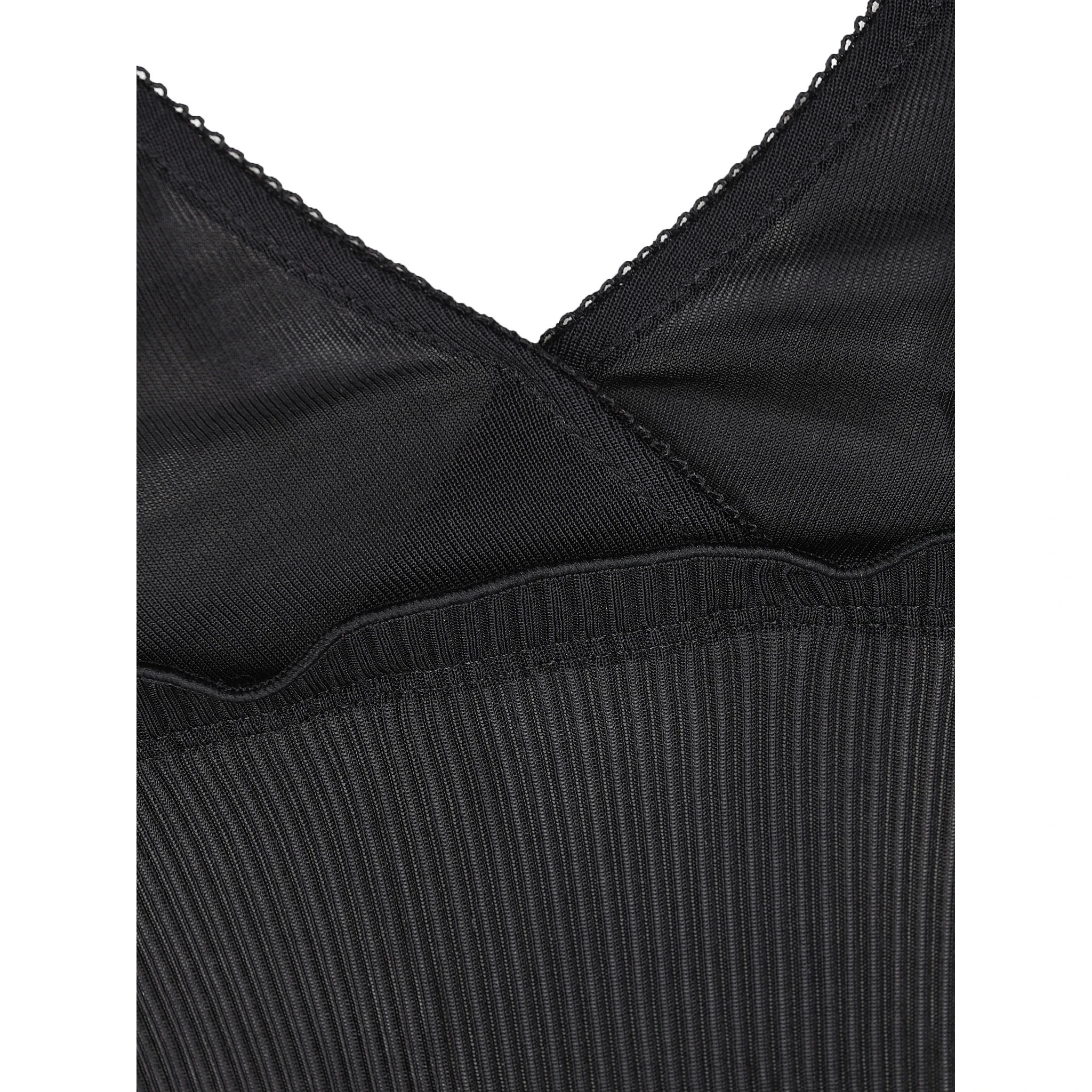 بلوزة سوداء من سان لوران