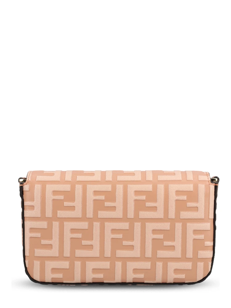 حقائب فندي.. وردية alternative