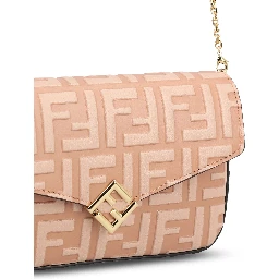 حقائب فندي.. وردية