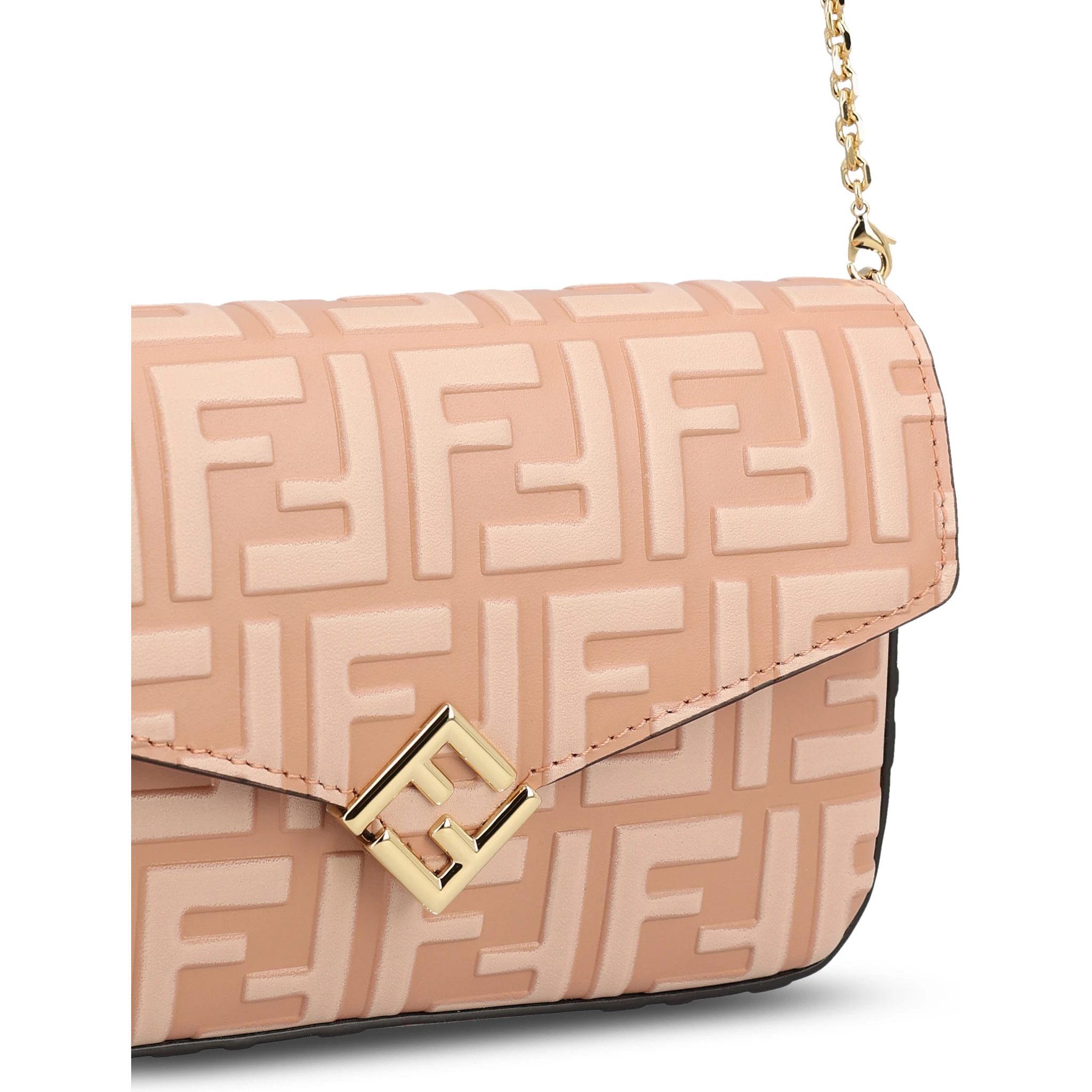 حقائب فندي.. وردية