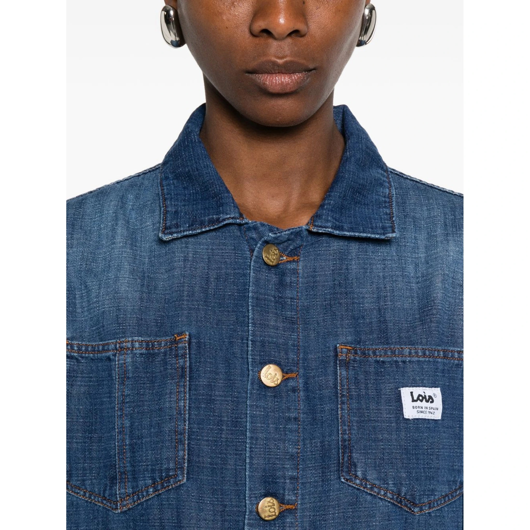 جاكيتات إيواس الزرقاء