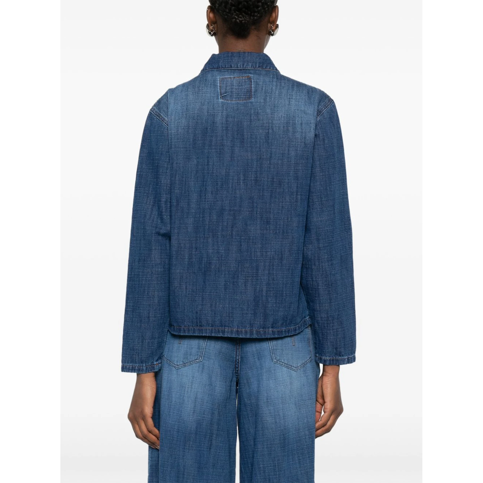 جاكيتات إيواس الزرقاء