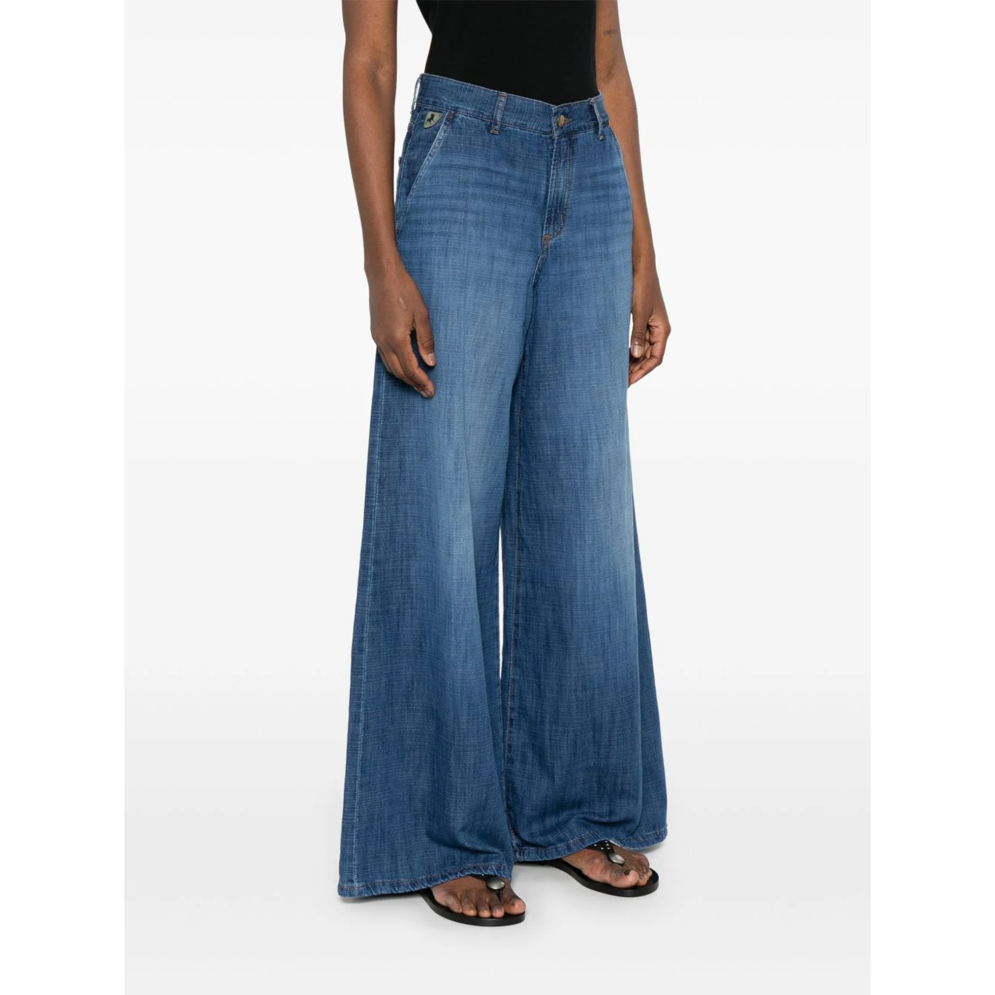 جينز أزرق من إيويس