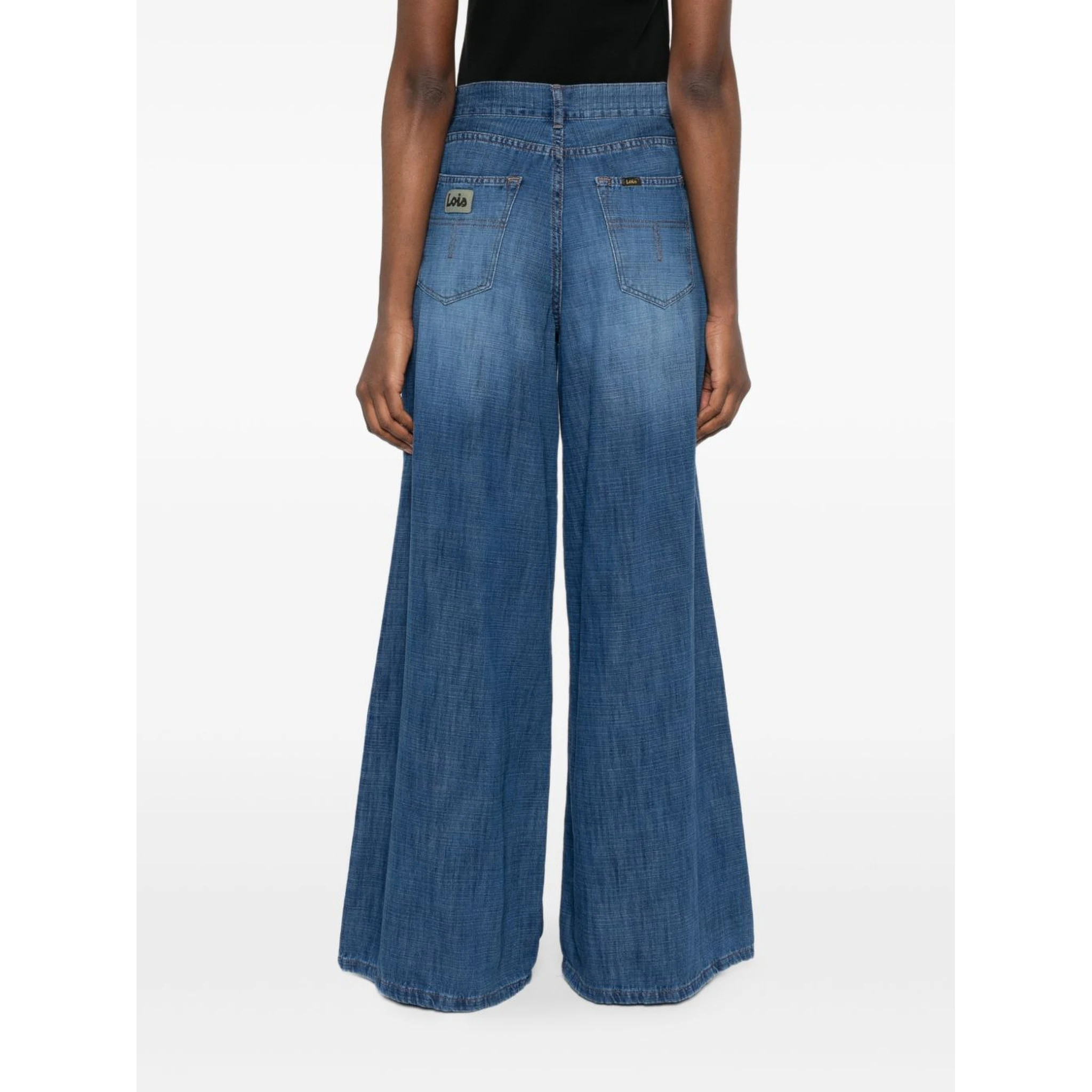 جينز أزرق من إيويس