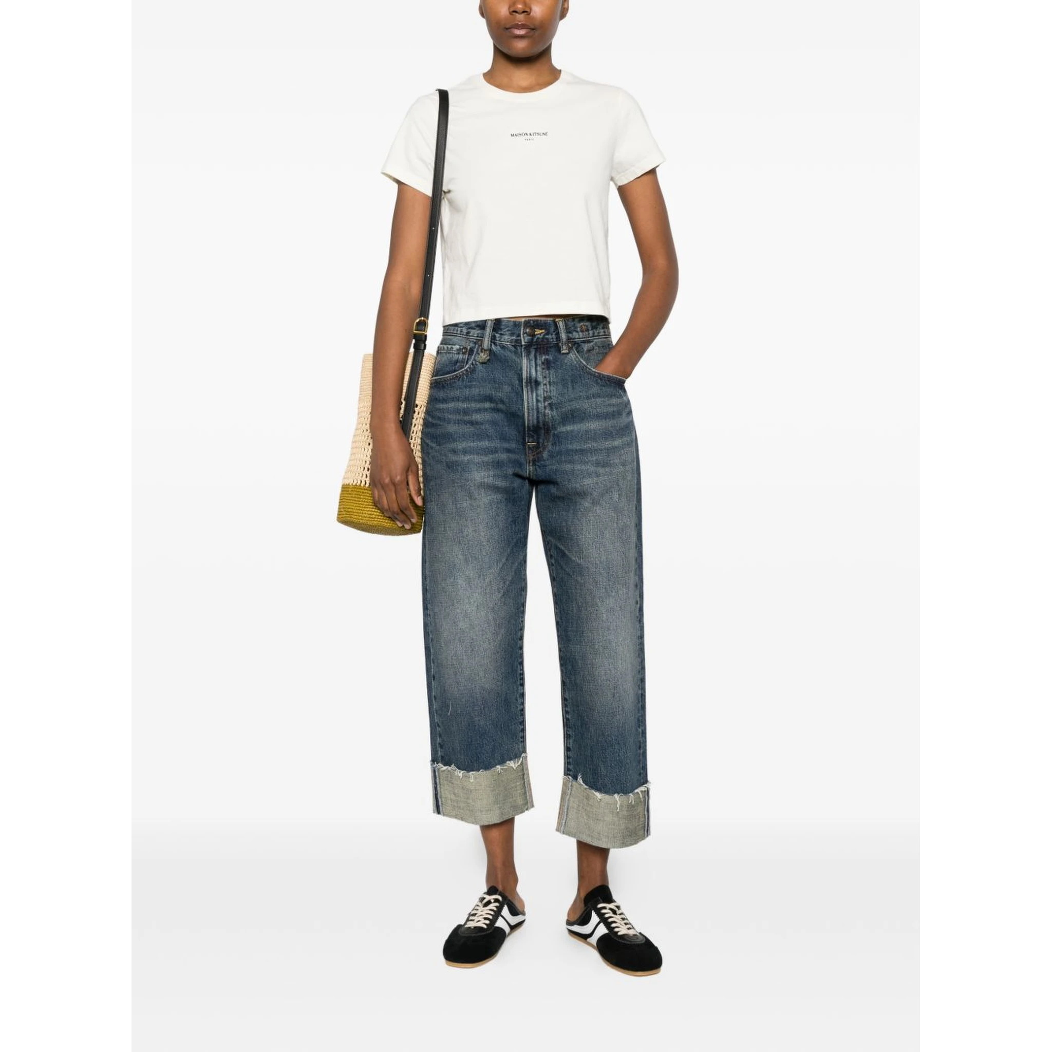 تيشيرتات وبولو من MAISON KITSUNE باللون البيج