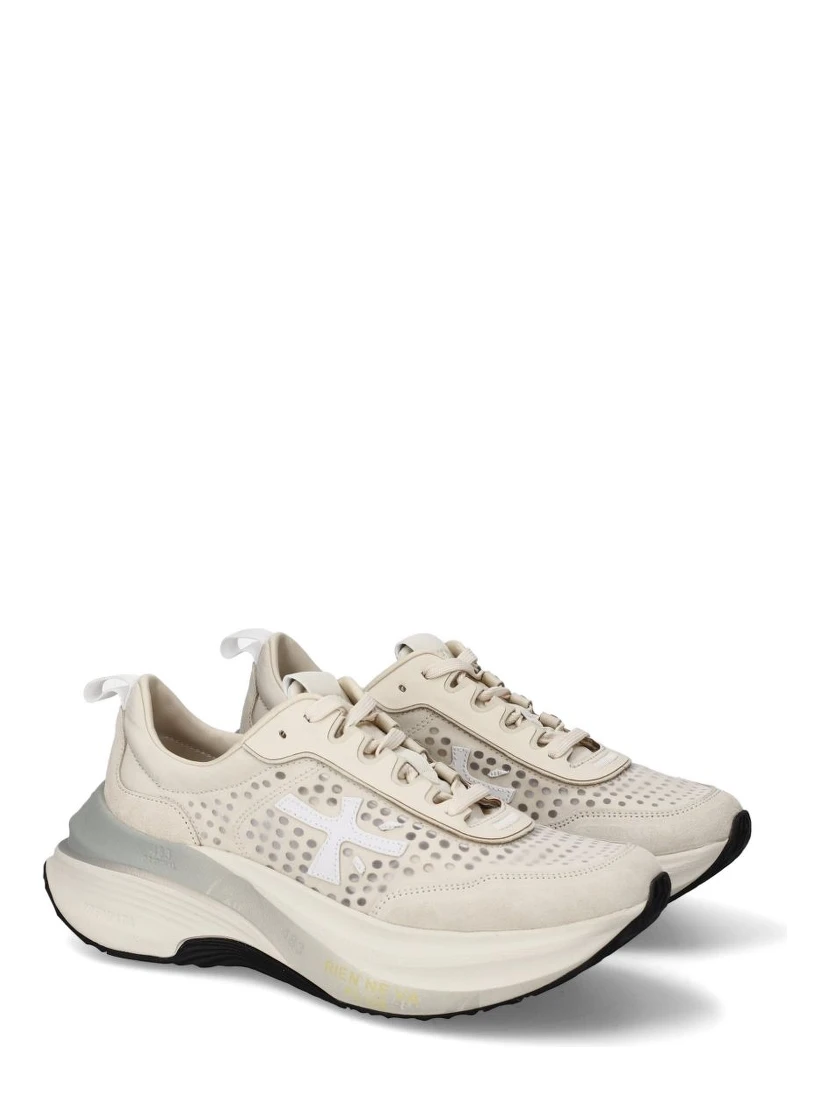 أحذية رياضية حائزة على جوائز