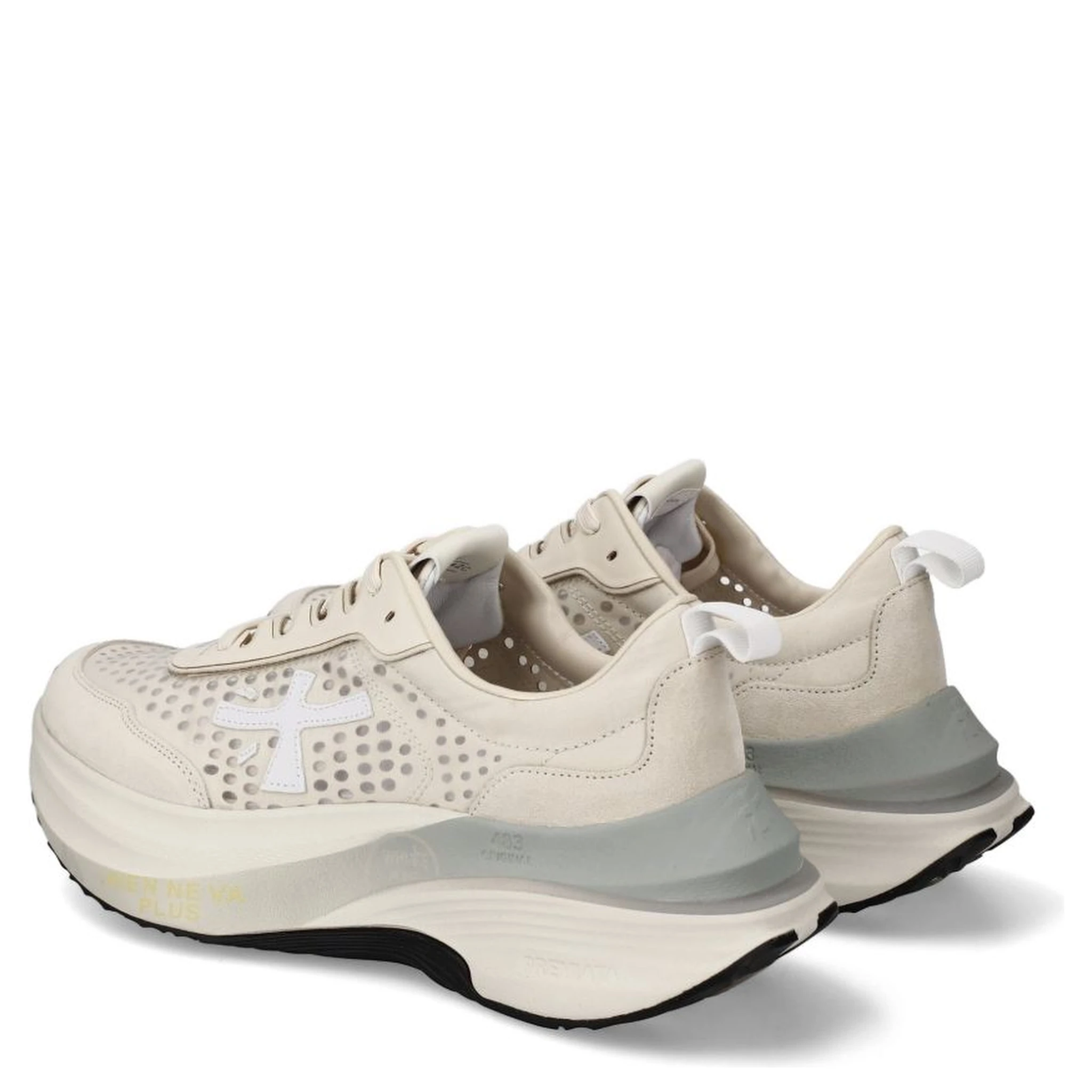 أحذية رياضية حائزة على جوائز