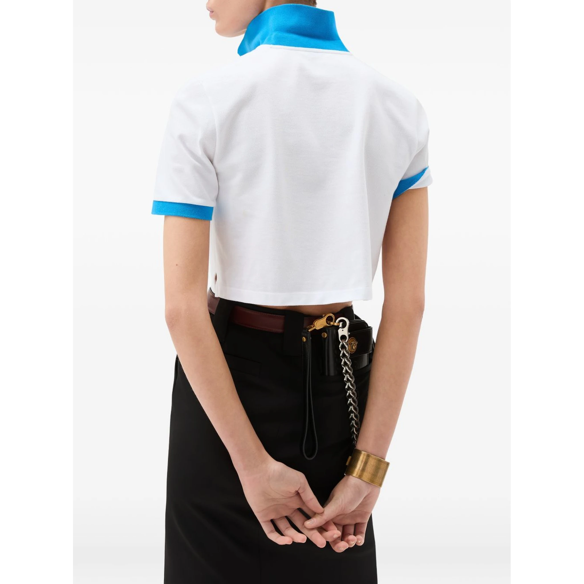 تيشيرتات وبولو من فرزاتشي باللون الأبيض