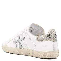 أحذية رياضية حائزة على جوائز