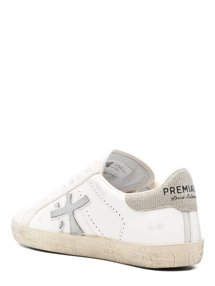 أحذية رياضية حائزة على جوائز alternative