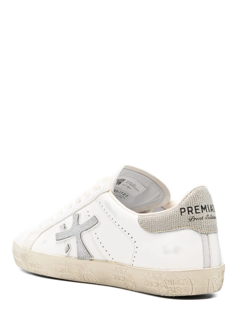 أحذية رياضية حائزة على جوائز