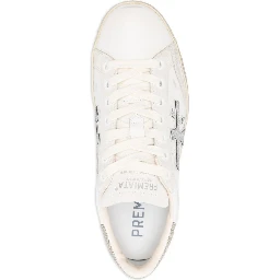 أحذية رياضية حائزة على جوائز