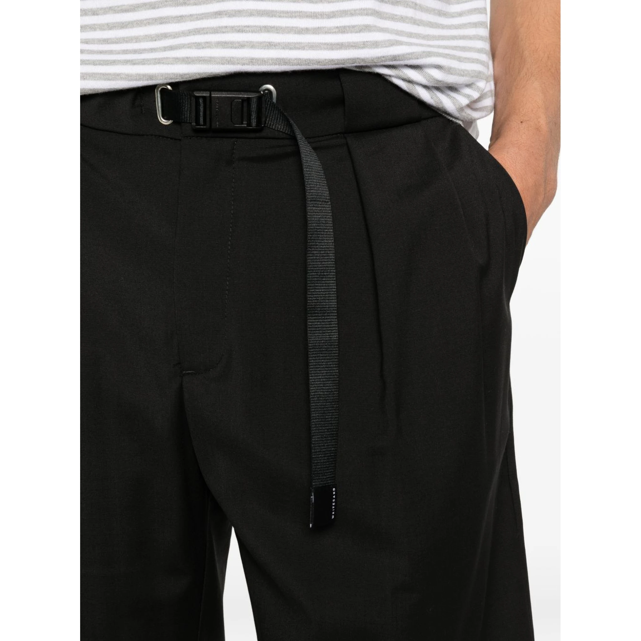 WHITE SAND Shorts Black