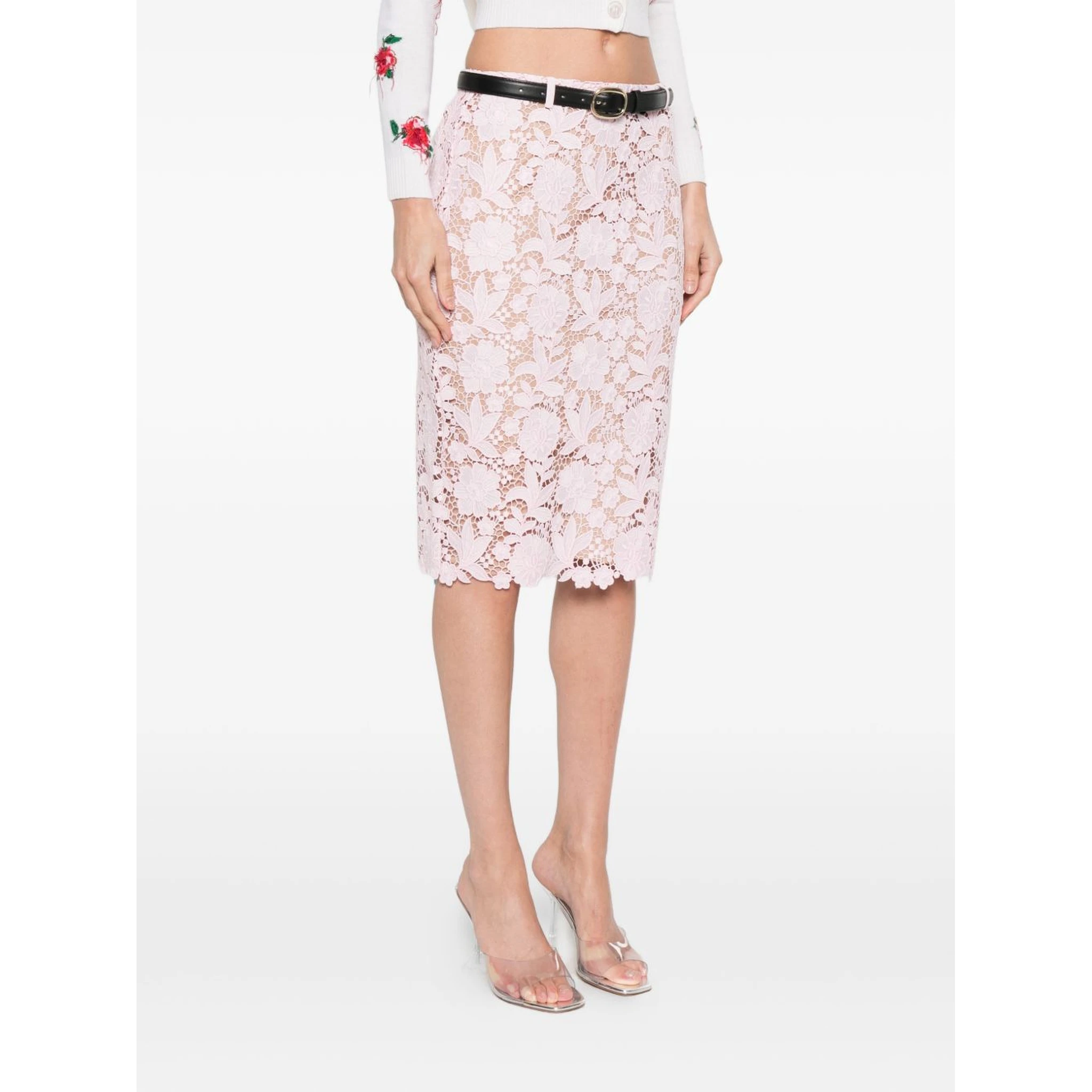 صورة ذاتية تنانير بيضاء