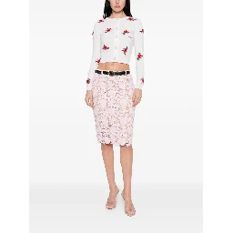 صورة ذاتية تنانير بيضاء