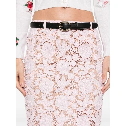 صورة ذاتية تنانير بيضاء